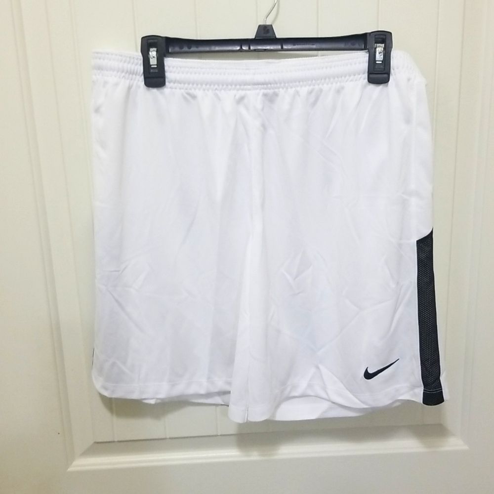 Nike Team Dri-Fit Mens Large Futbol Soccer Practice Shorts White size XLarge.
